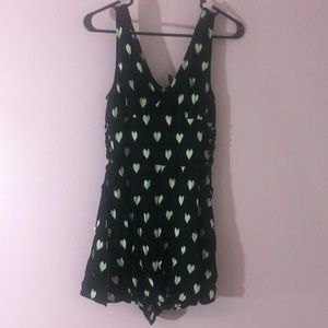 Black sleeveless jumper w/cream hearts